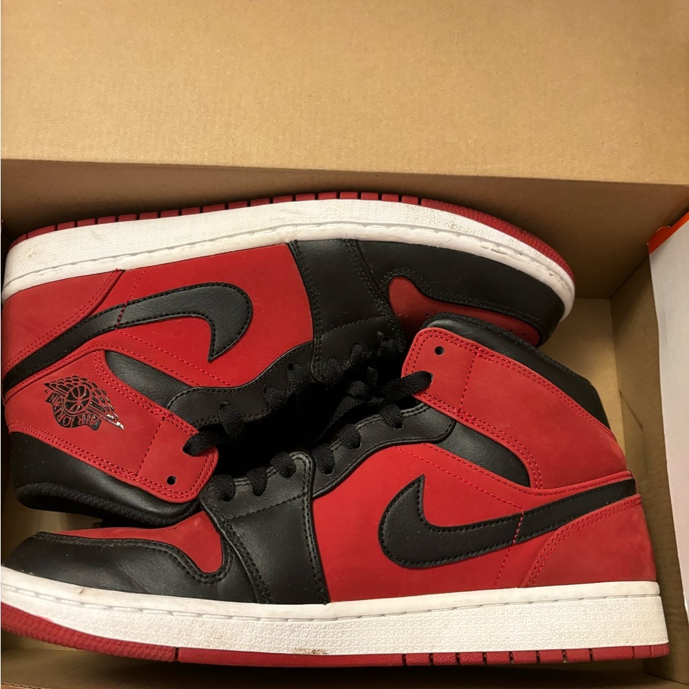 Jordan 1 Retro high black red size 9 men